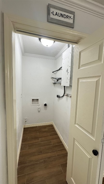 221 Hyta Street Houston, TX 77018 - Photo 25 of 35 a view of a hallway with wooden floor and staircase