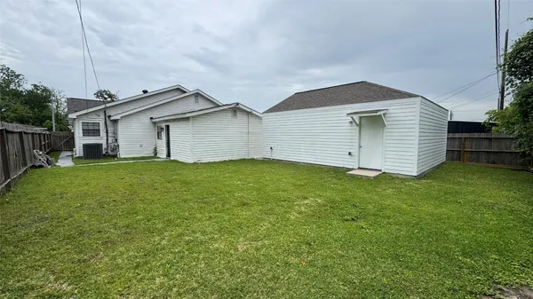 $2,450 | 221 Hyta Street, Houston, TX 77018