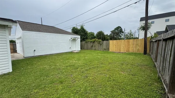 $2,450 | 221 Hyta Street, Houston, TX 77018