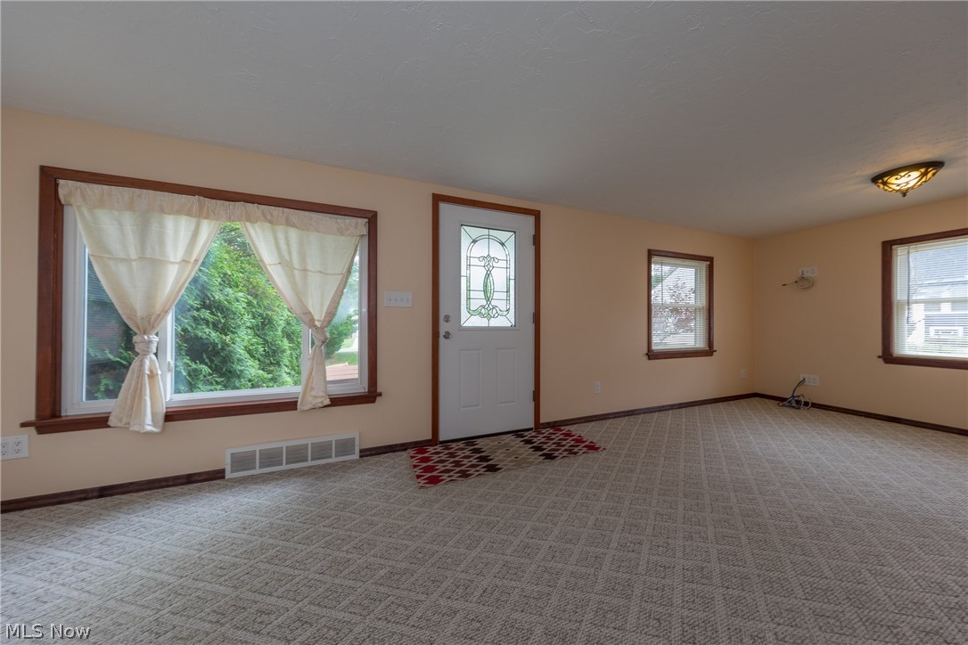 1453 Belrose Road Cleveland, OH 44124 - Photo 2 of 33 The large Living Room