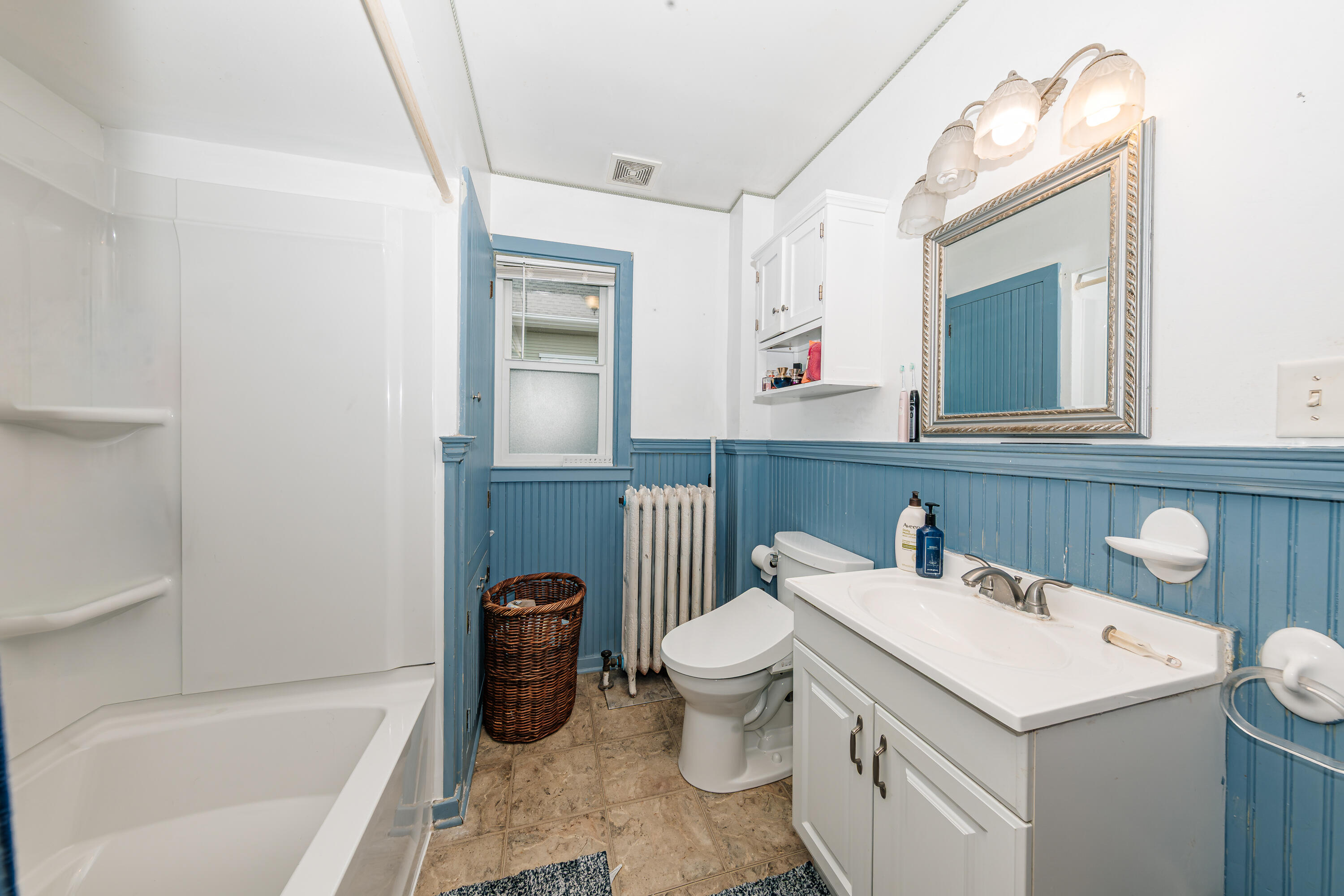 113 South Milwaukee Street Fredonia, WI 53021 - Photo 12 of 29 full bath w new tub and toilet