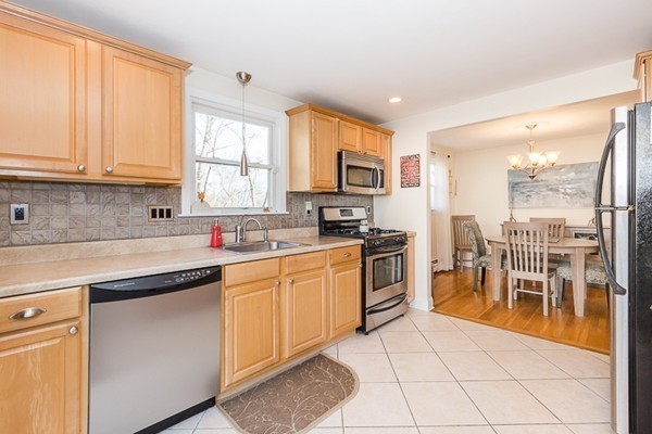 30 Patricia Road Peabody, MA 01960 - Photo 7 of 27 Gallery Image 7