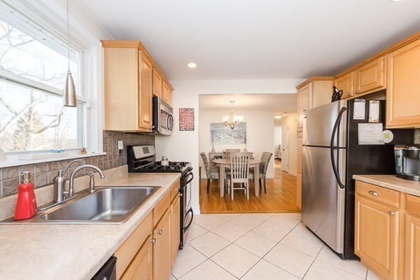 30 Patricia Road Peabody, MA 01960 - Photo 8 of 27 Gallery Image 8