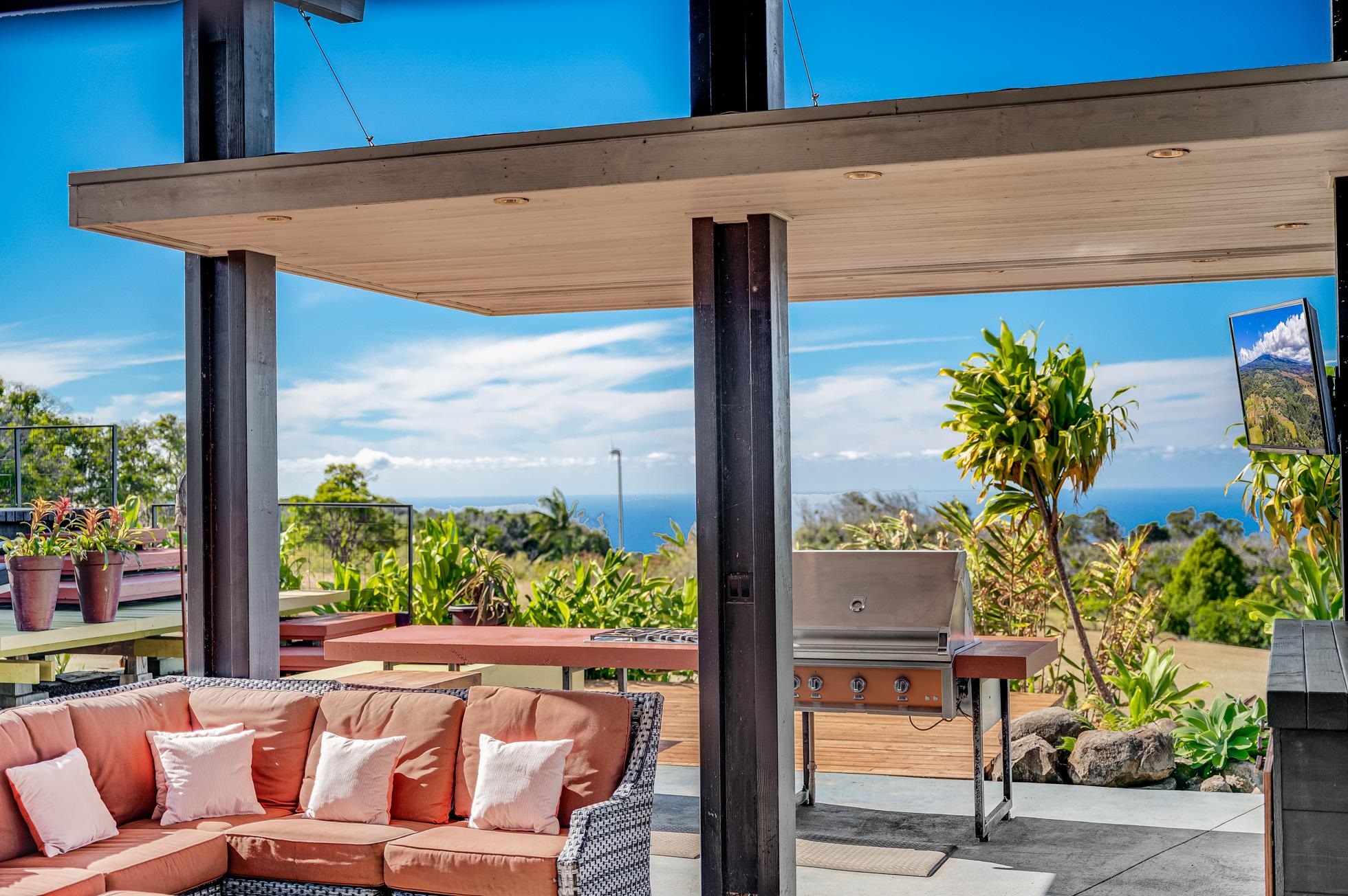 796 Awalau Road Haiku, HI 96708 - Photo 29 of 50 a outdoor view with a sitting space