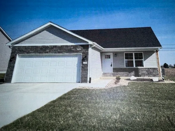 $425,000 | 21 North Country Club Road, Effingham, IL 62401