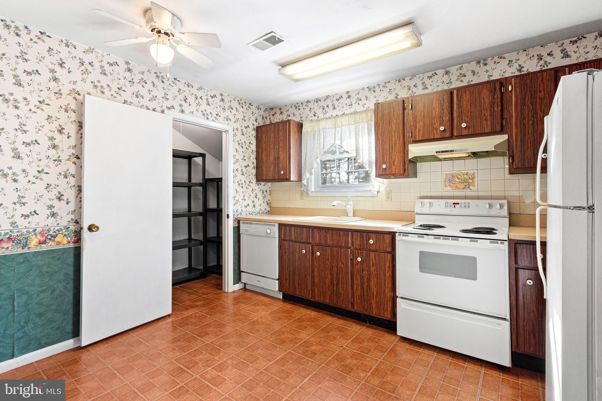 1475 Mt Holly Road, Unit B2 Edgewater Park, NJ 08010 - Photo 6 of 14 Charming kitchen with vintage floral accents.