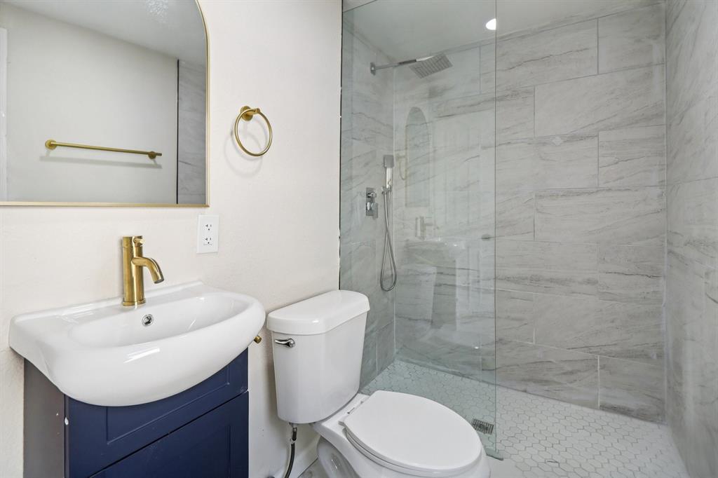 403 South Willomet Avenue Dallas, TX 75208 - Photo 5 of 11