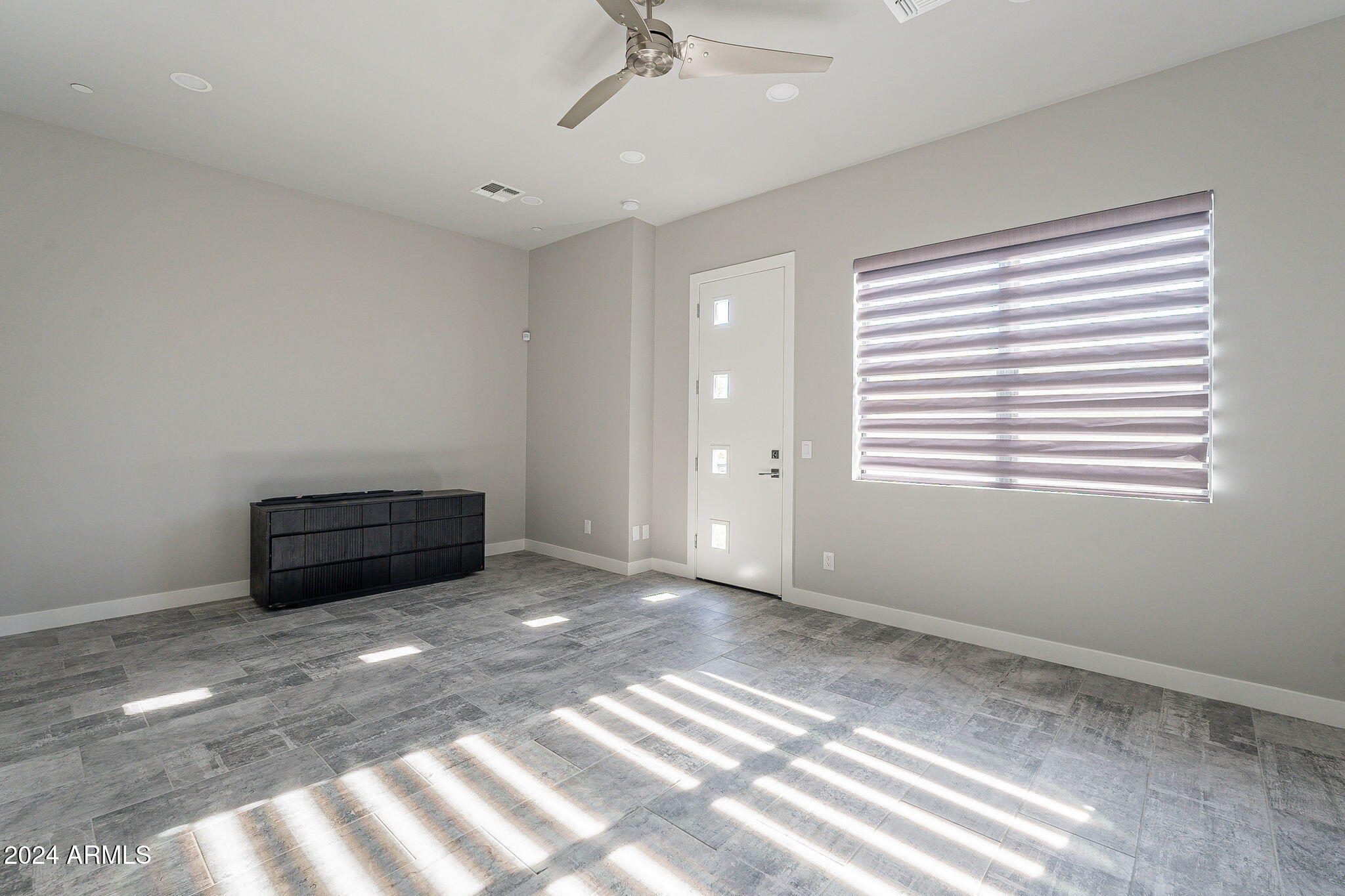 2645 East Osborn Road, Unit 3 Phoenix, AZ 85016 - Photo 18 of 31 a view of an empty room with a window