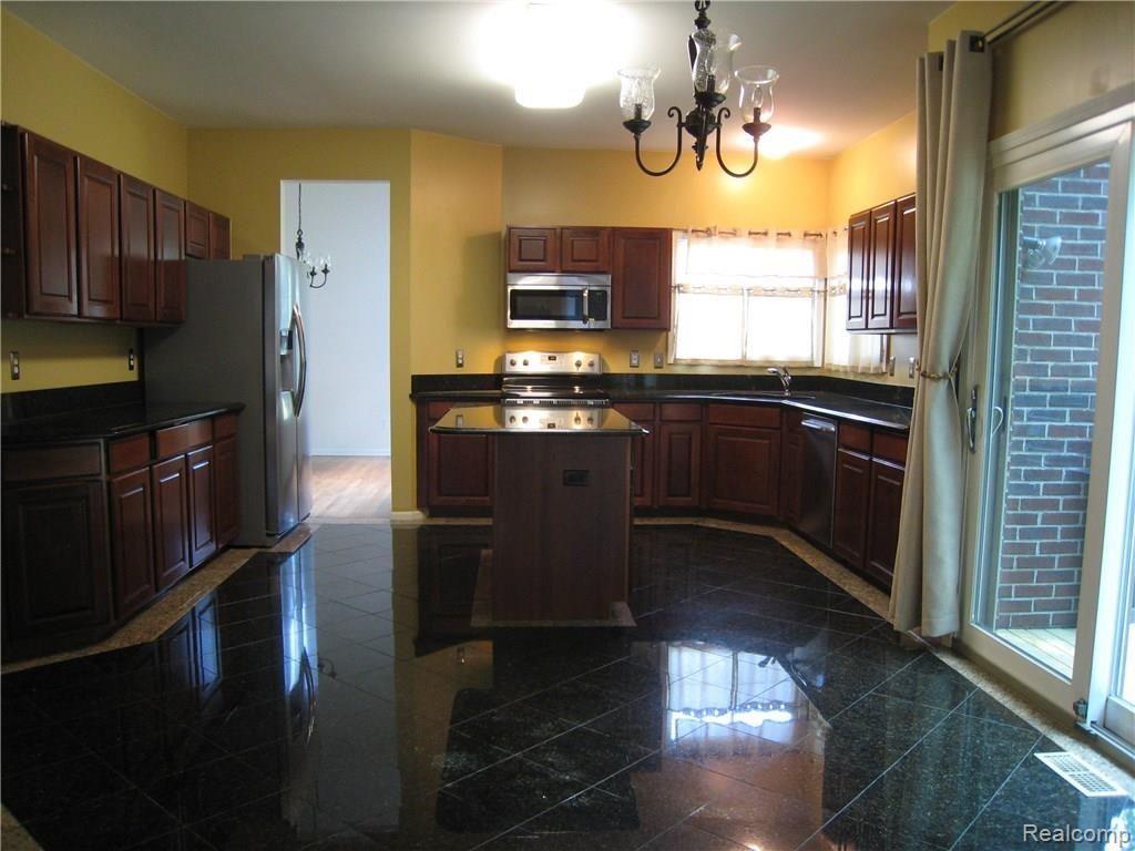 790 Woodfield Way Rochester, MI 48307 - Photo 8 of 24 IMG_8609.JPG