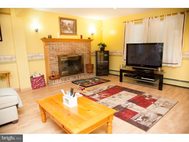 797 Hunters Run Road Pottstown, PA 19465 - Photo 9 of 21 Family Room