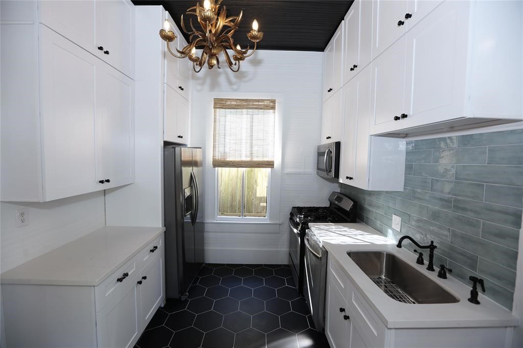 2119 Freeman Street Houston, TX 77009 - Photo 7 of 15
