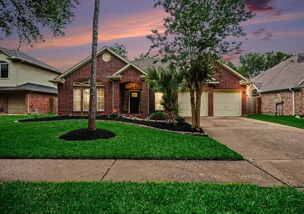 $339,000 | 115 Island Breeze Circle, League City, TX 77573
