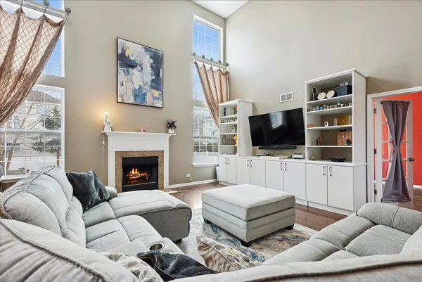 $645,000 | 1715 White Oak Lane, Hoffman Estates, IL 60192