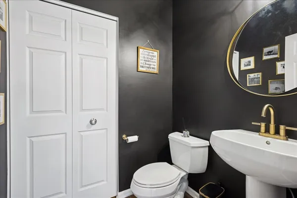 $645,000 | 1715 White Oak Lane, Hoffman Estates, IL 60192