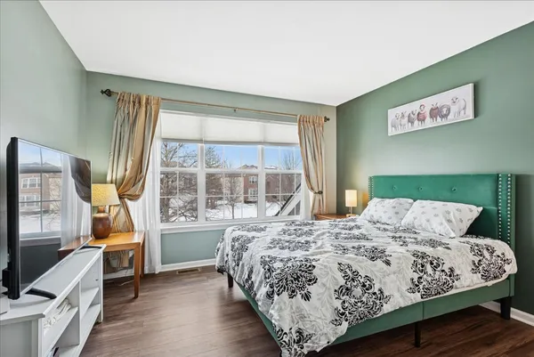 $645,000 | 1715 White Oak Lane, Hoffman Estates, IL 60192