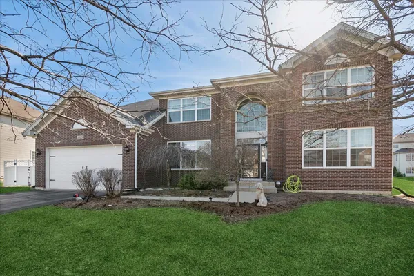 $645,000 | 1715 White Oak Lane, Hoffman Estates, IL 60192