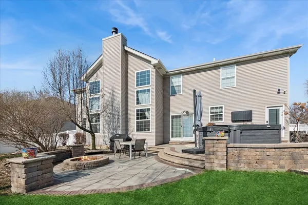 $645,000 | 1715 White Oak Lane, Hoffman Estates, IL 60192