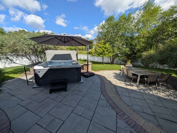 $645,000 | 1715 White Oak Lane, Hoffman Estates, IL 60192