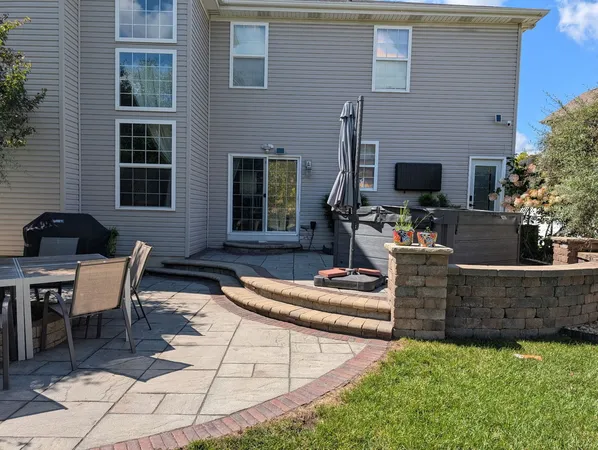 $645,000 | 1715 White Oak Lane, Hoffman Estates, IL 60192