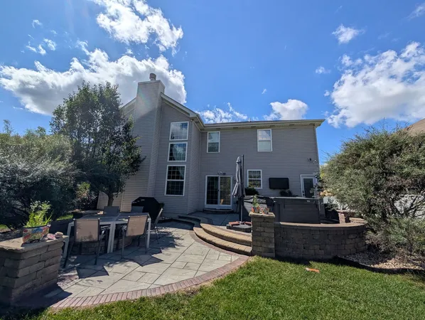 $645,000 | 1715 White Oak Lane, Hoffman Estates, IL 60192