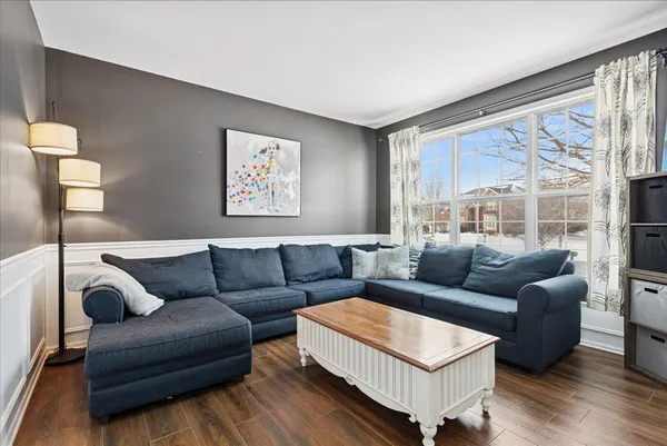 $645,000 | 1715 White Oak Lane, Hoffman Estates, IL 60192