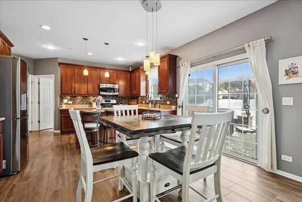 $645,000 | 1715 White Oak Lane, Hoffman Estates, IL 60192