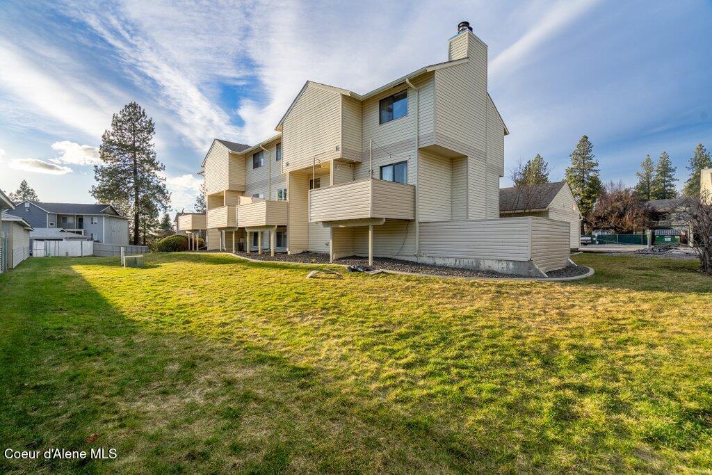 8205 North Ridgewood Drive, Unit 3 Hayden, ID 83835 - Photo 19 of 19 Rear Deck