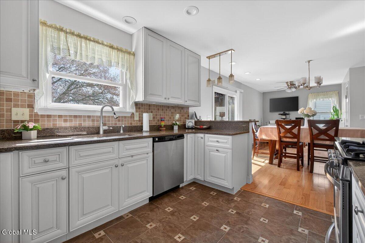 1006 Riggi Avenue Rotterdam, NY 12303 - Photo 14 of 42 16-1006 Riggi Ave-16