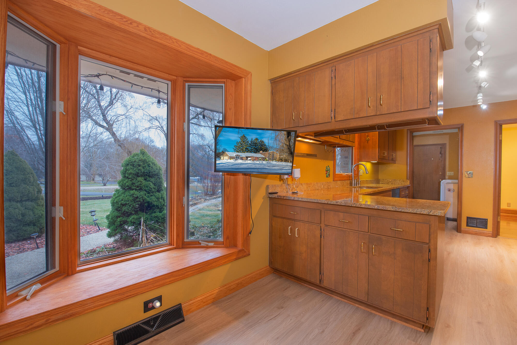 4024 South Brook Road Caledonia, WI 53126 - Photo 13 of 66 Bay window and TV in Kitchen eat-in area