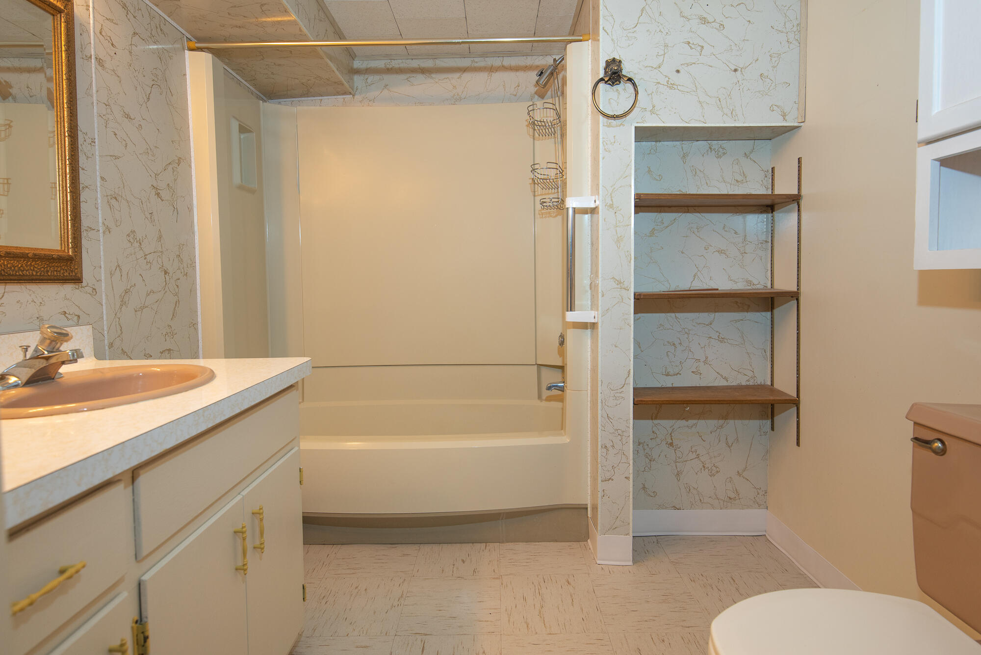 4024 South Brook Road Caledonia, WI 53126 - Photo 33 of 66 Lower level bathroom with a shower over tub