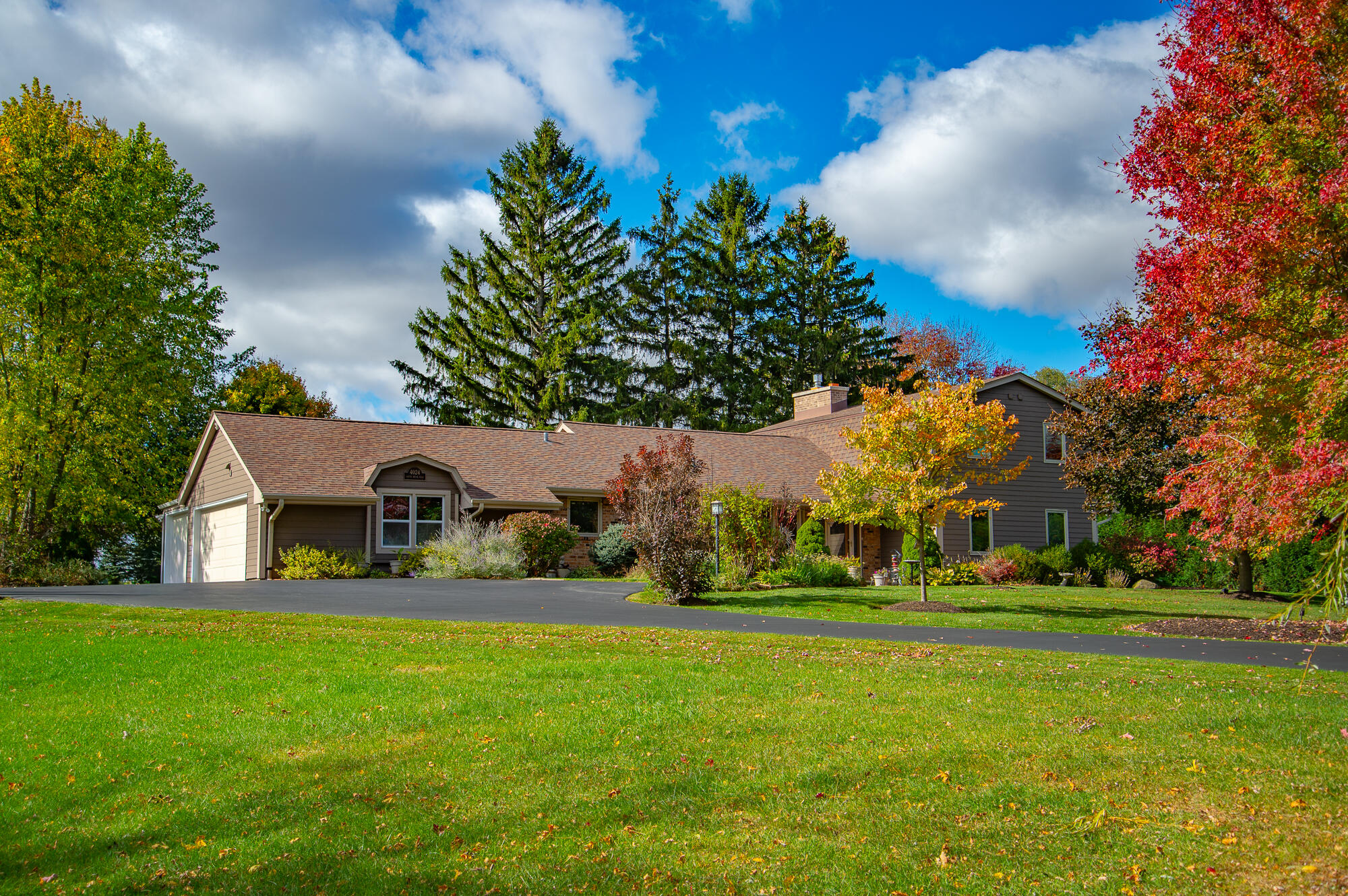 4024 South Brook Road Caledonia, WI 53126 - Photo 40 of 66 Fall front view of home