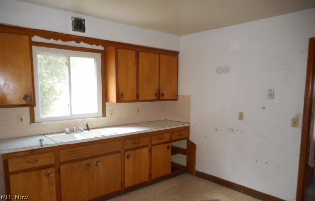 4269 Valley Road Cleveland, OH 44109 - Photo 6 of 22