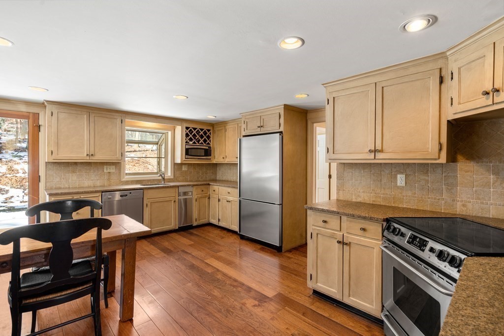 4 Crown Point Road Sudbury, MA 01776 - Photo 4 of 27