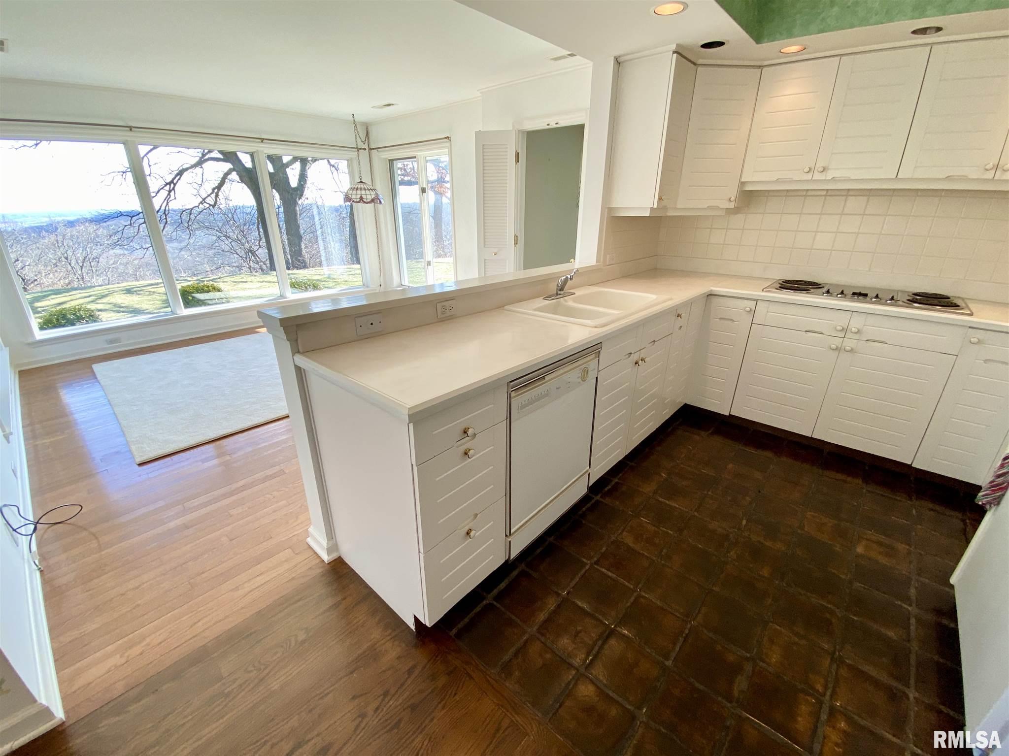 404 East High Point Road Peoria, IL 61614 - Photo 15 of 38 Gallery Image 15