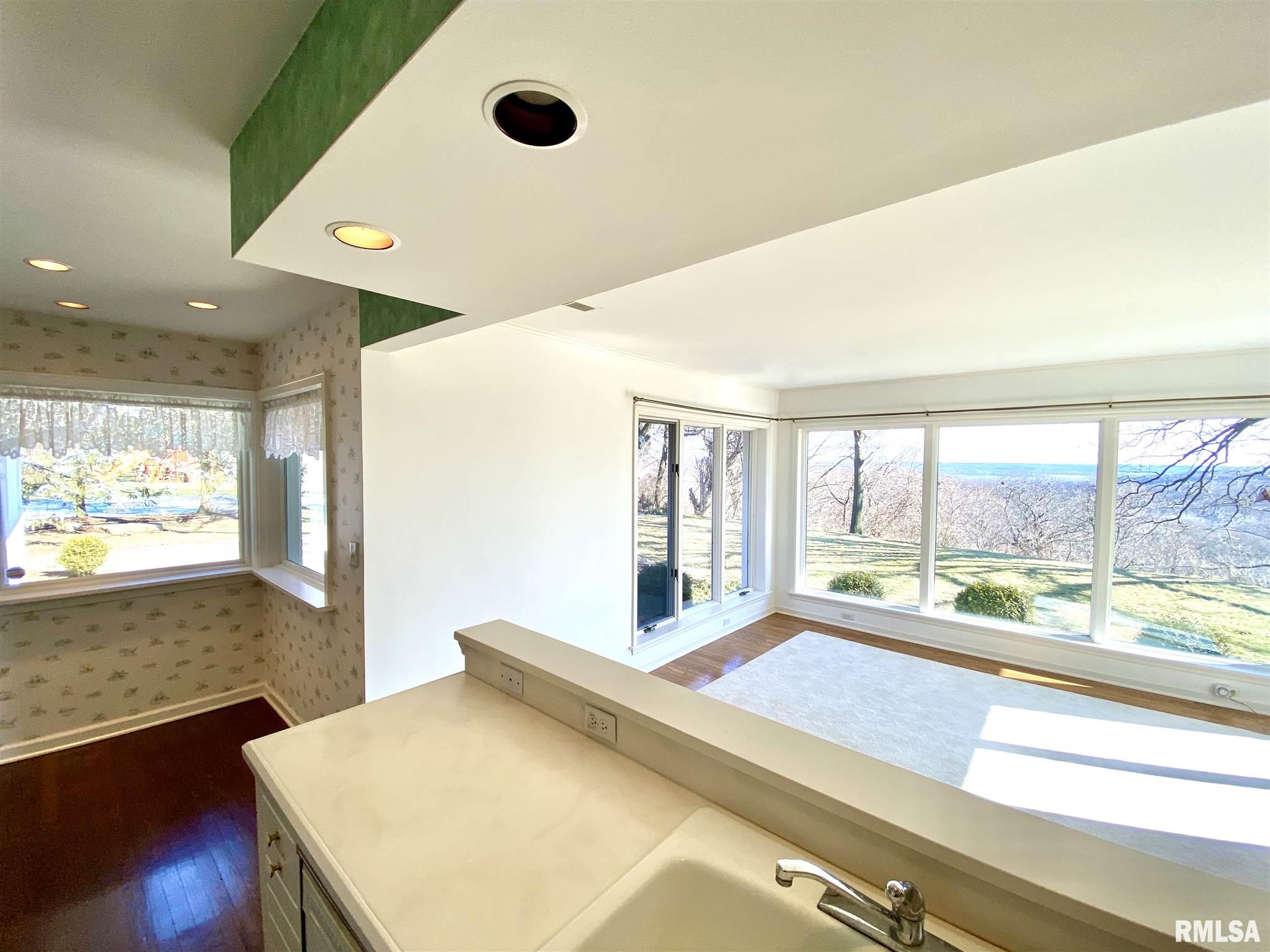 404 East High Point Road Peoria, IL 61614 - Photo 16 of 38 Gallery Image 16