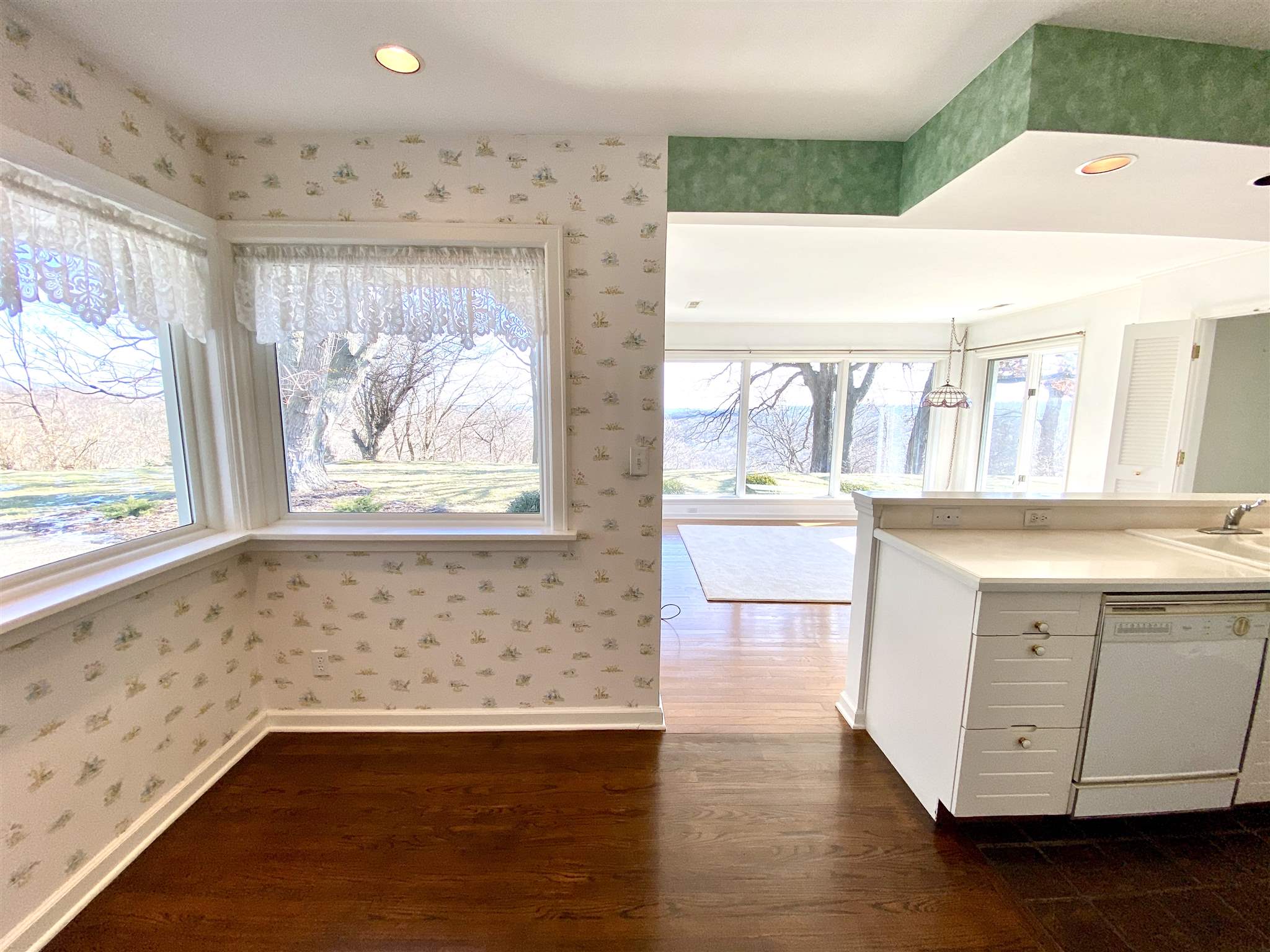 404 East High Point Road Peoria, IL 61614 - Photo 17 of 38 Gallery Image 17