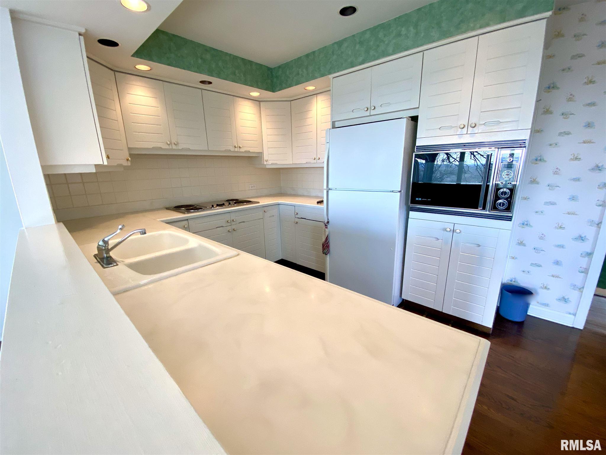 404 East High Point Road Peoria, IL 61614 - Photo 18 of 38 Gallery Image 18