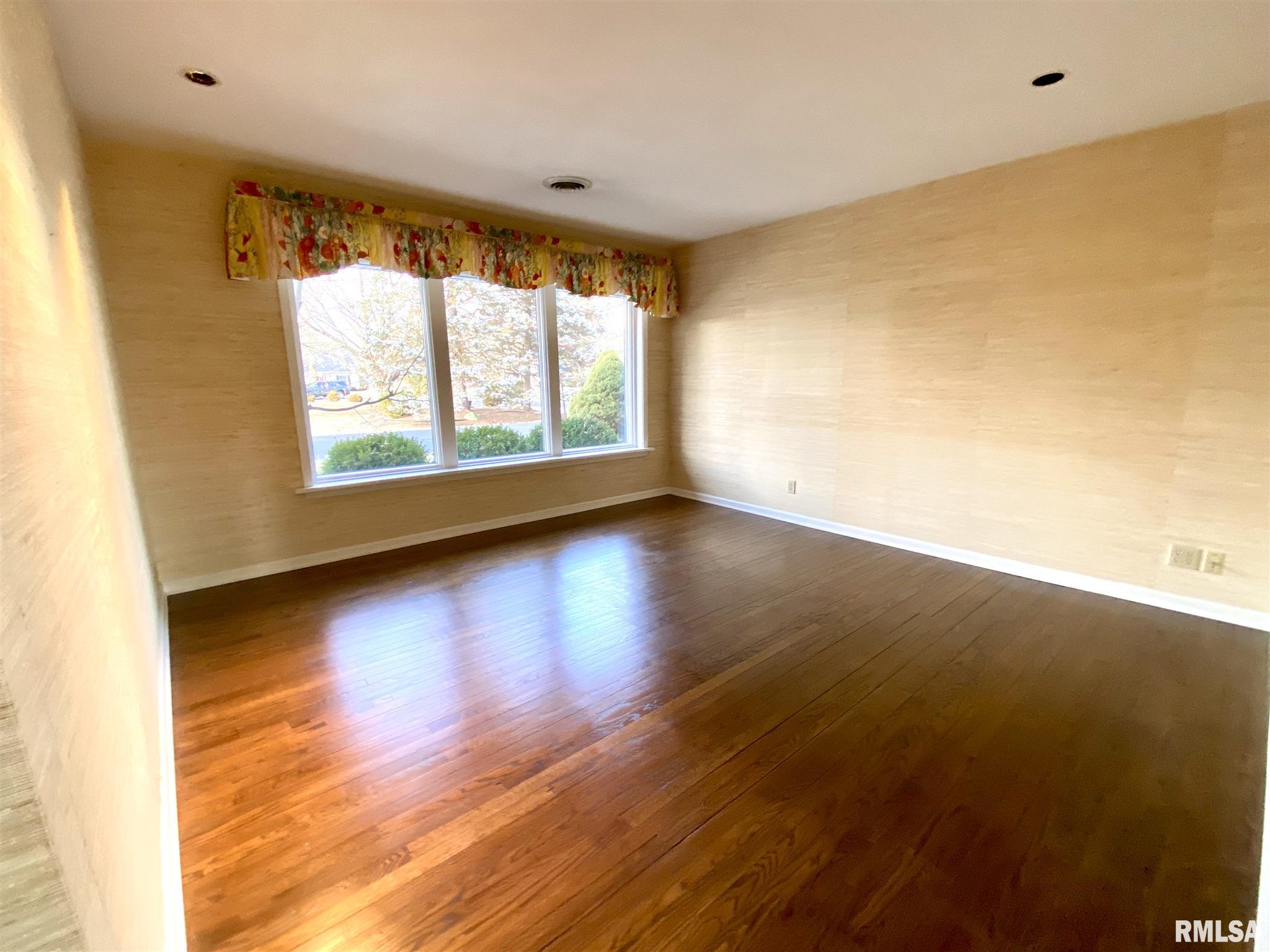 404 East High Point Road Peoria, IL 61614 - Photo 23 of 38 Gallery Image 23