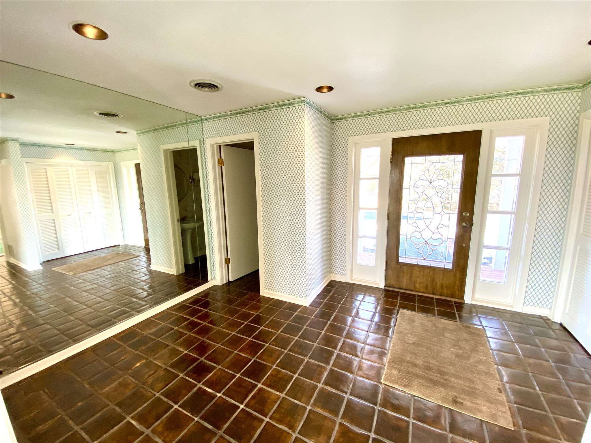 404 East High Point Road Peoria, IL 61614 - Photo 4 of 38 Gallery Image 4