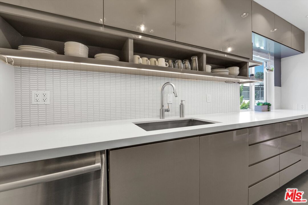 7949 Selma Avenue, Unit 21 Los Angeles, CA 90046 - Photo 8 of 24