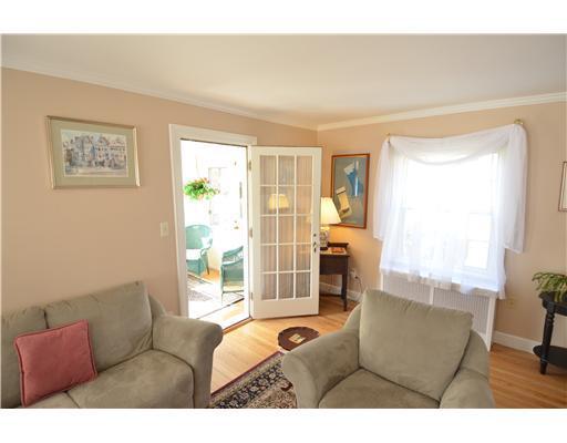 35 Dirigo Street Portland, ME 04102 - Photo 4 of 14 Living Room.