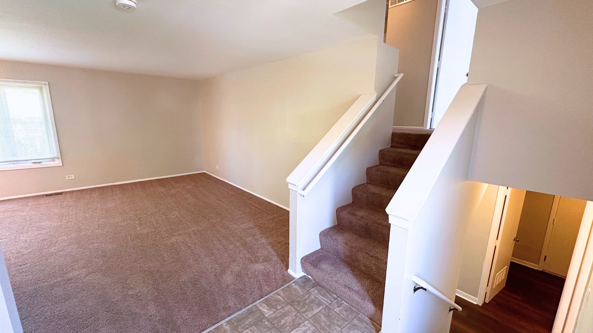 123 Oriole Road Matteson, IL 60443 - Photo 19 of 27 a view of an entryway with staircase