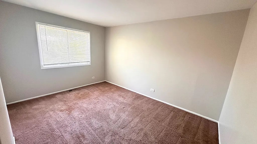 123 Oriole Road Matteson, IL 60443 - Photo 7 of 27 an empty room with a window