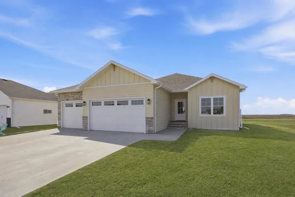 $774,900 | 4288 Pine Parkway South, Fargo, ND 58104