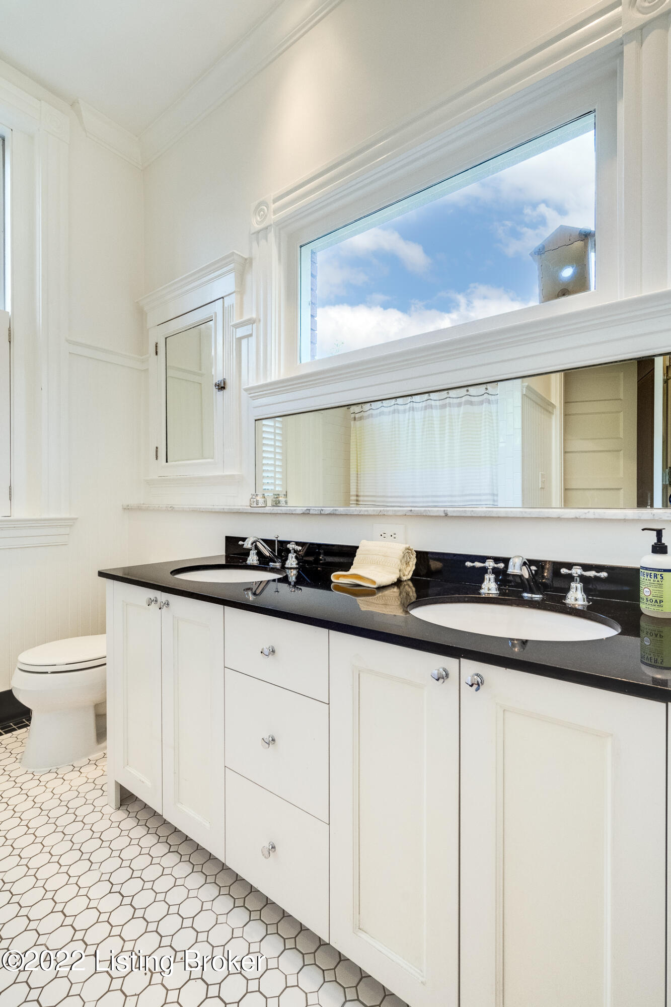 1261 Cherokee Road Louisville, KY 40204 - Photo 42 of 77 Full bathroom shared by two the bedrooms