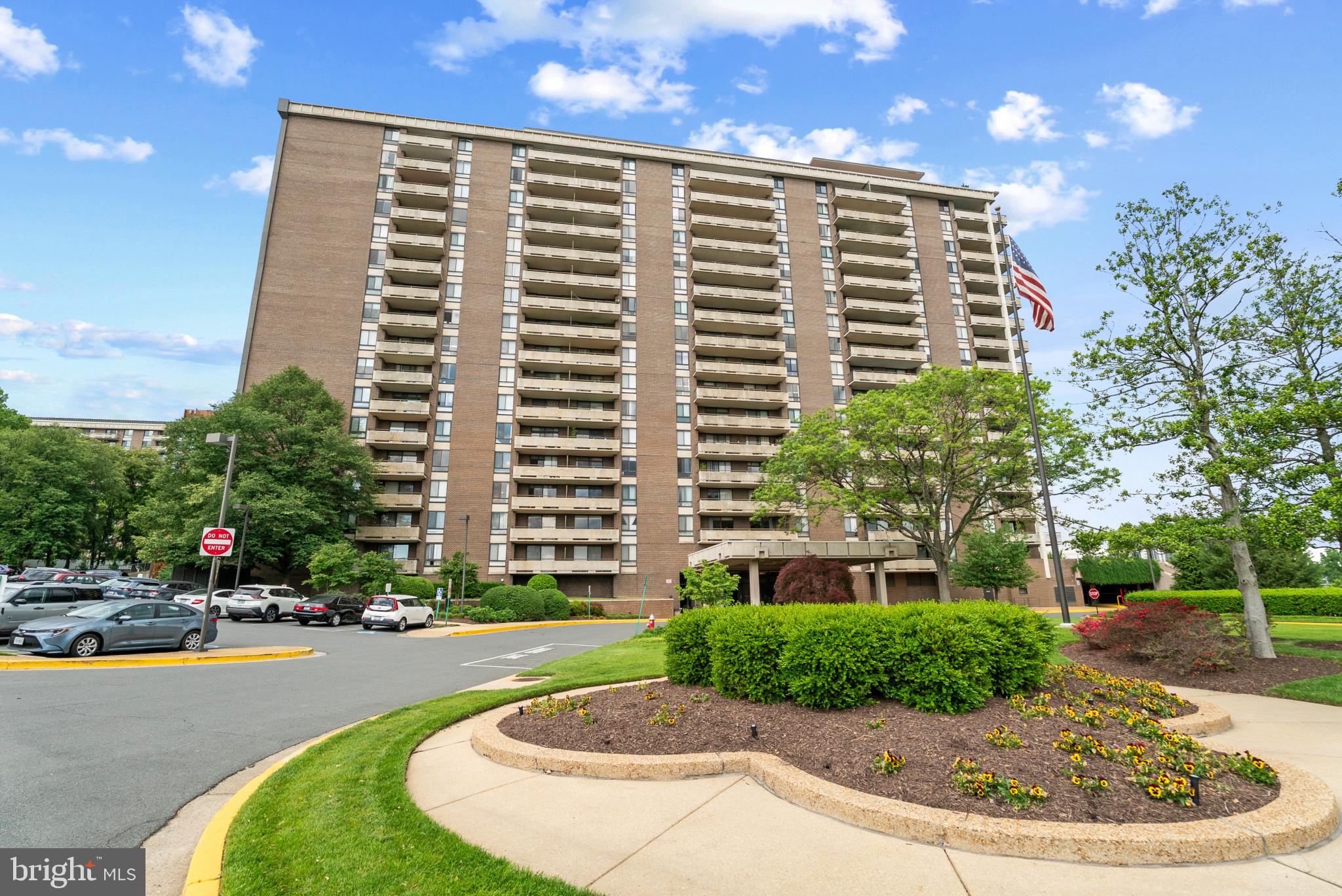 1800 Old Meadow Road, Unit 903 McLean, VA 22102 - Photo 1 of 27