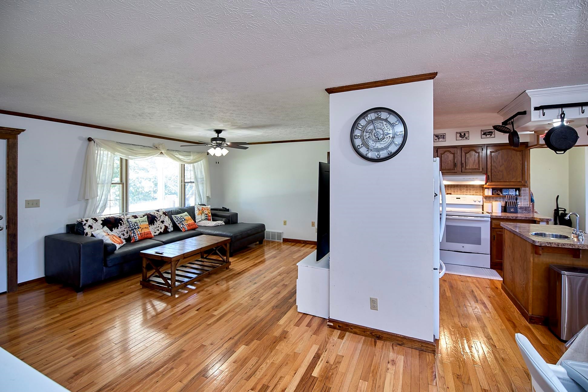 2599 Cross Crk Road Buffalo, WV 25033 - Photo 6 of 32 Gallery Image 6