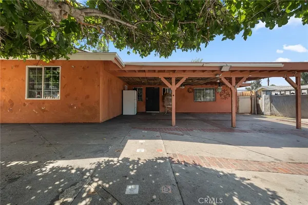 a view of a house with a garage