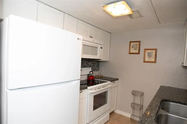 $1,400 | 5881 Preston View Boulevard, Unit 160, Dallas, TX 75240