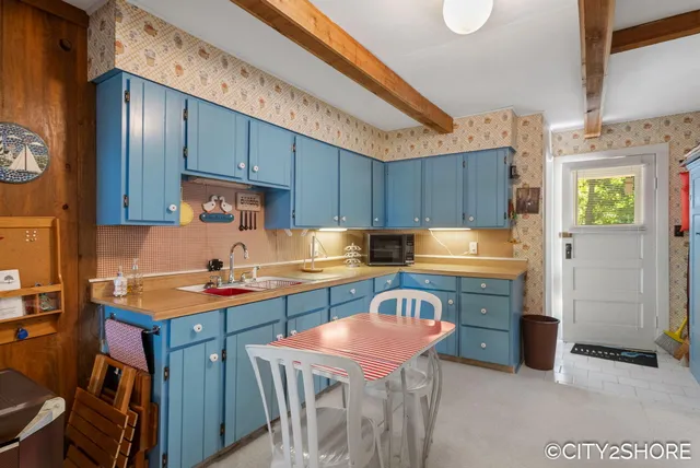 $599,900 | 5964 122nd Avenue, Fennville, MI 49408